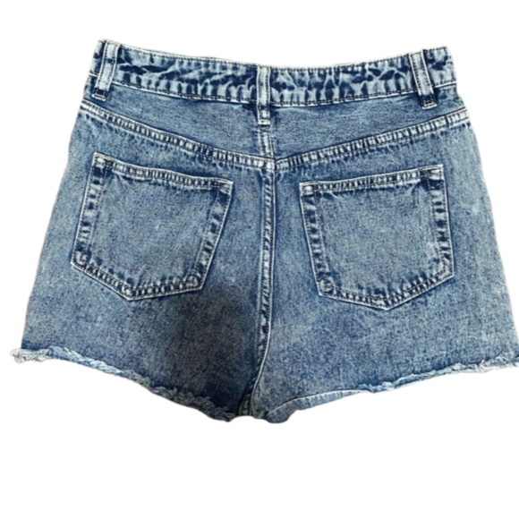 11. Primark High-waisted distressed shorts - Picture 4 of 5